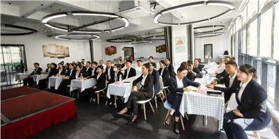 賦能成長(zhǎng) 聚力團(tuán)餐